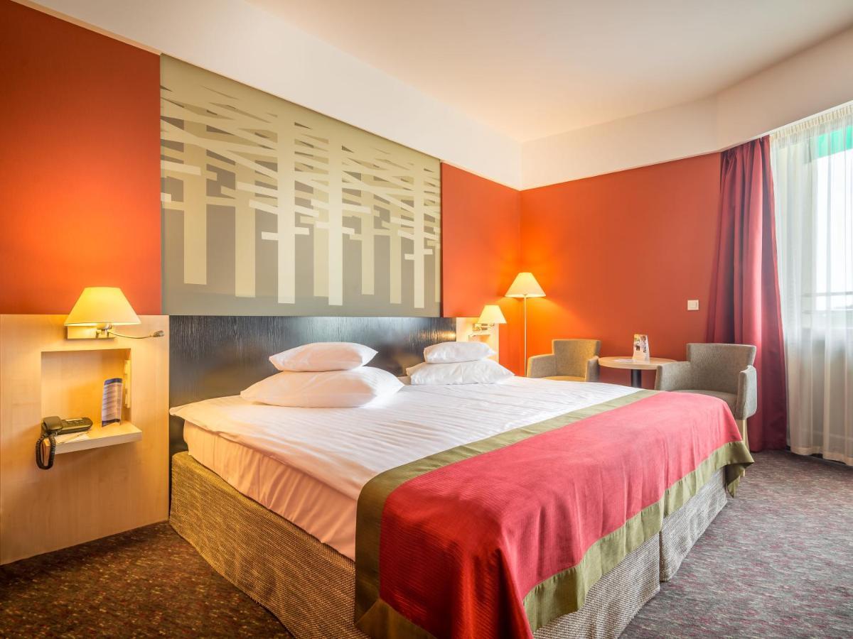 Ensana Bradet Hotel โซวาตา ภายนอก รูปภาพ